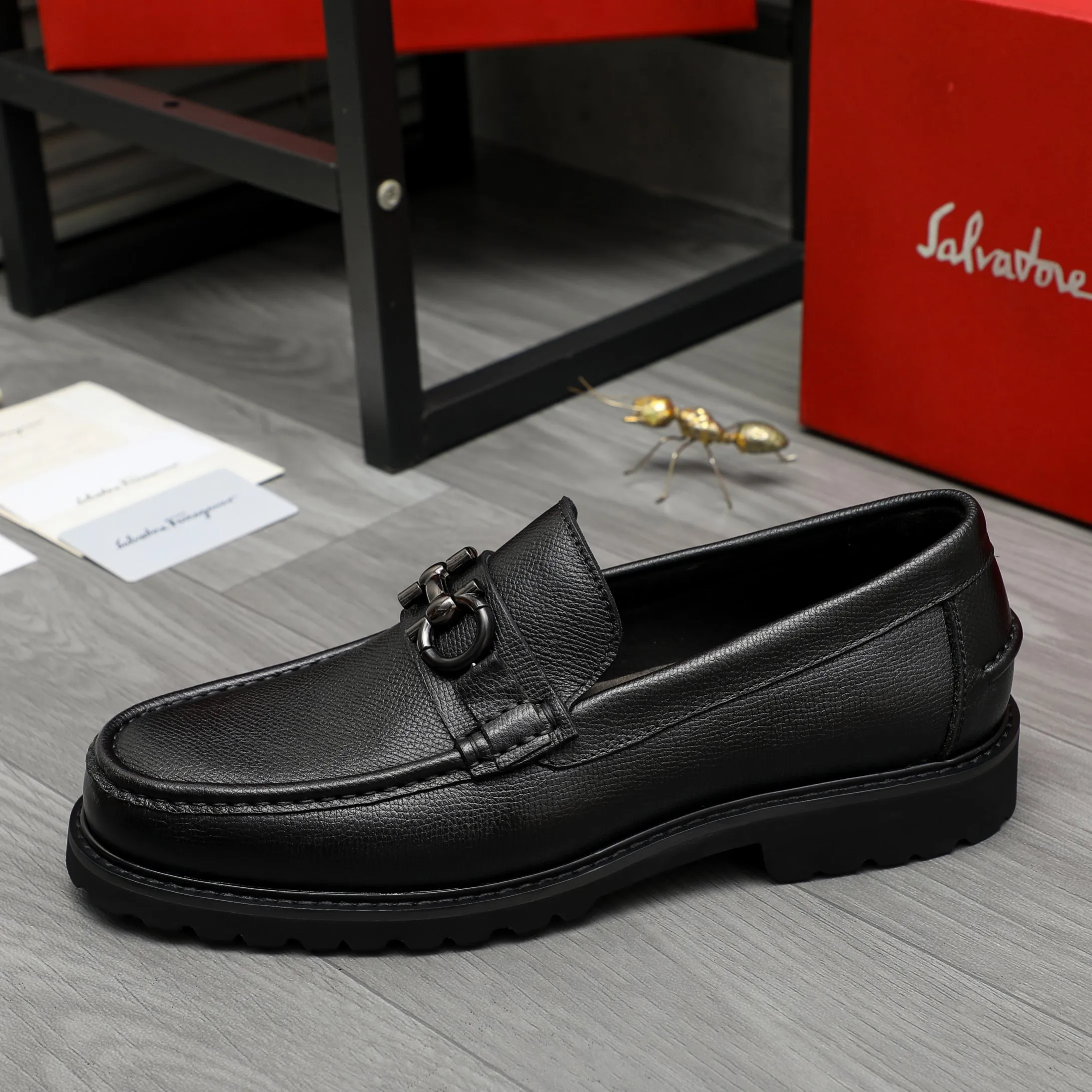 Men's shoes 💰442 Product trademark: Ferragamo "Ferragamo" business formal leather shoes Regular size: 38-46 (45.46 is custom-made and non-returnable) Product materials: Selected pebbled cowhide upper, cowhide lining, non-slip rubber outsole